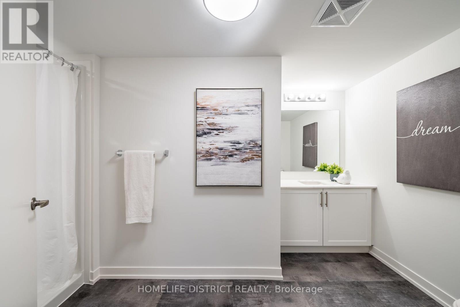 604 - 976 Simcoe Street N Property Photo 9