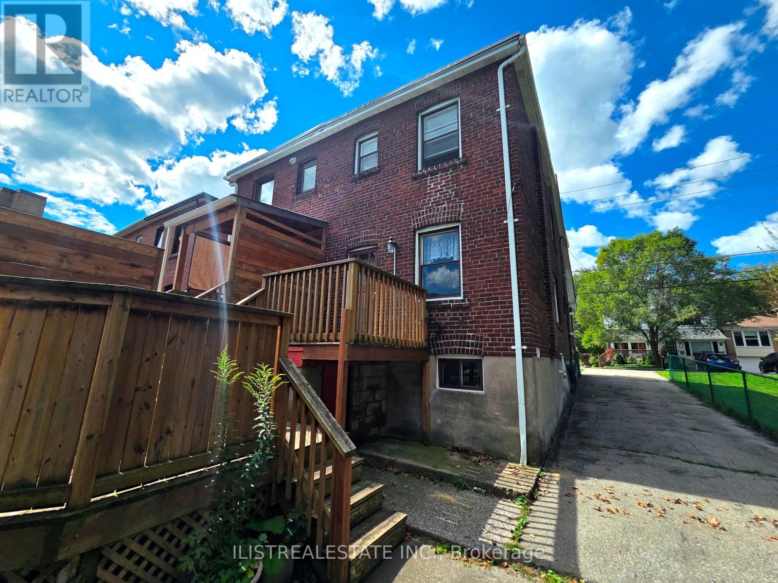 213 Blantyre Avenue Property Photo 2