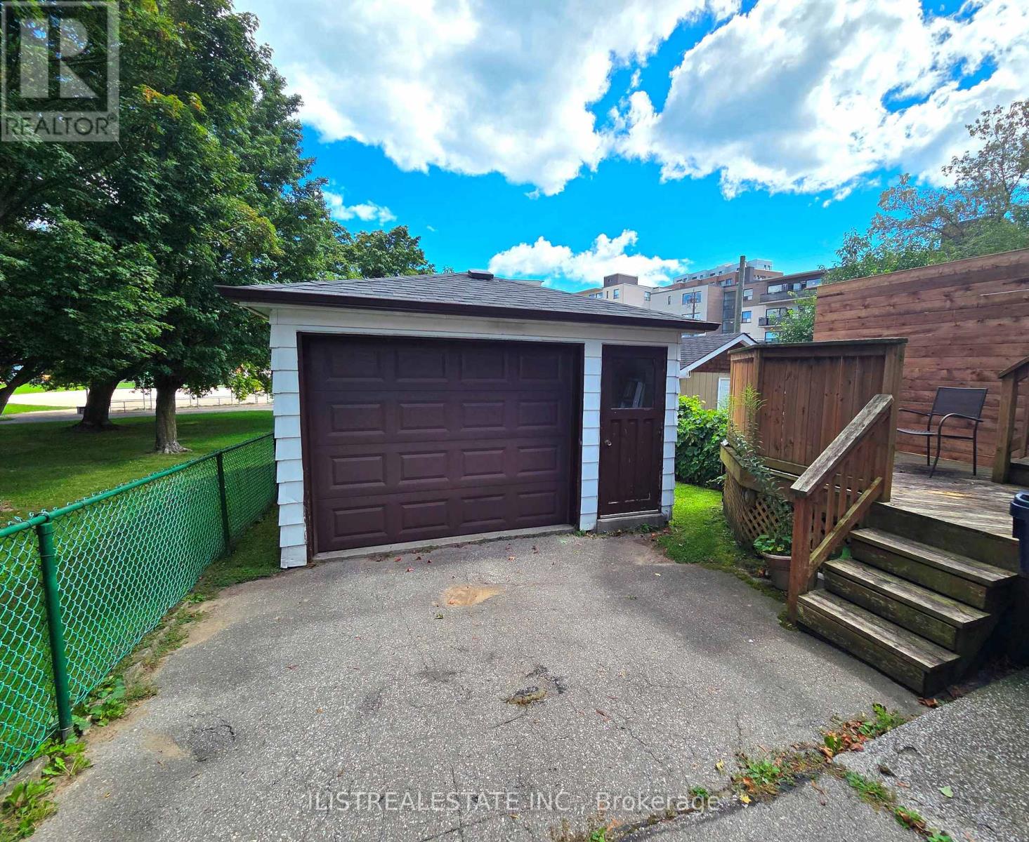 213 Blantyre Avenue Property Photo 3