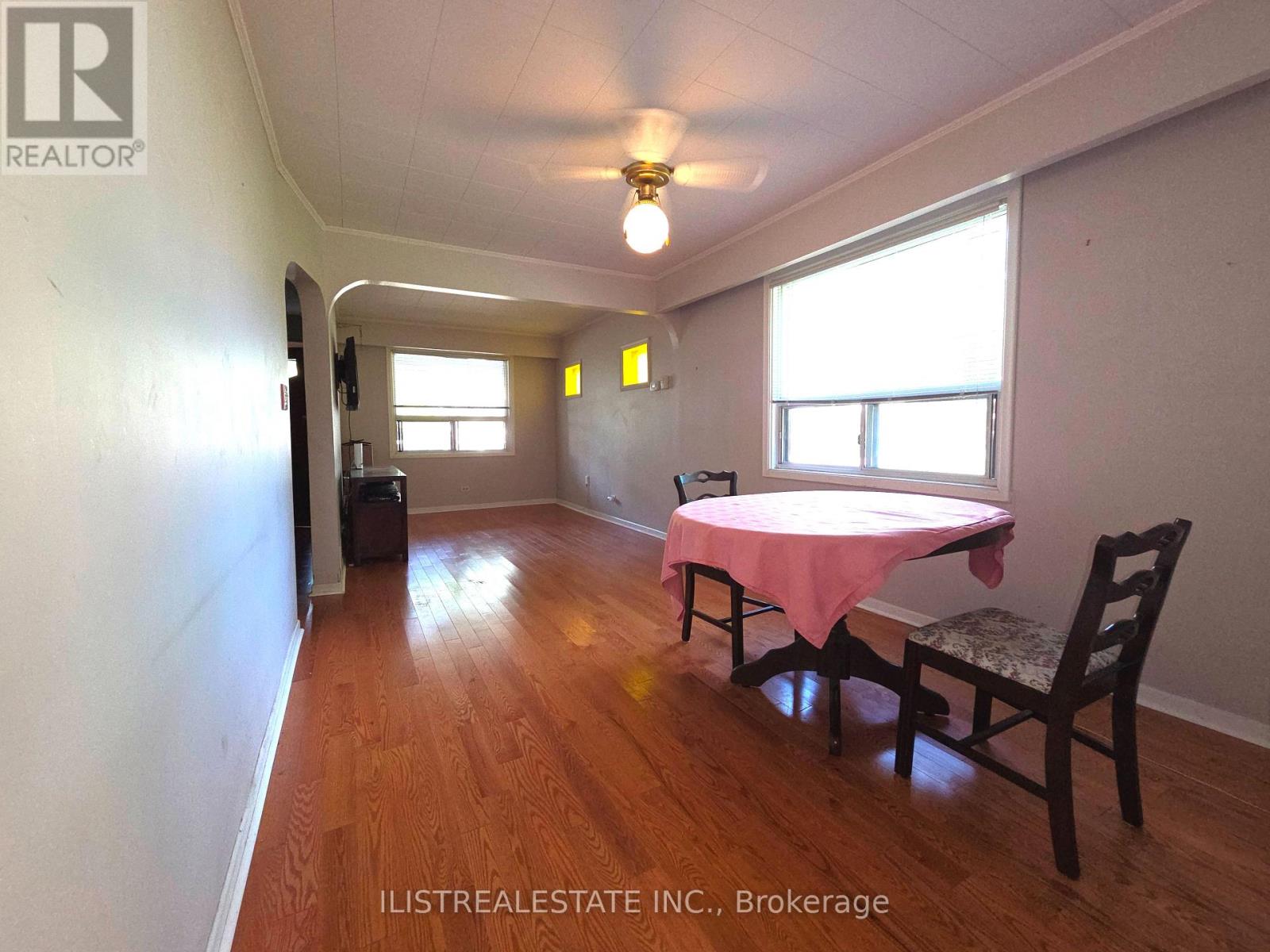 213 Blantyre Avenue Property Photo 5