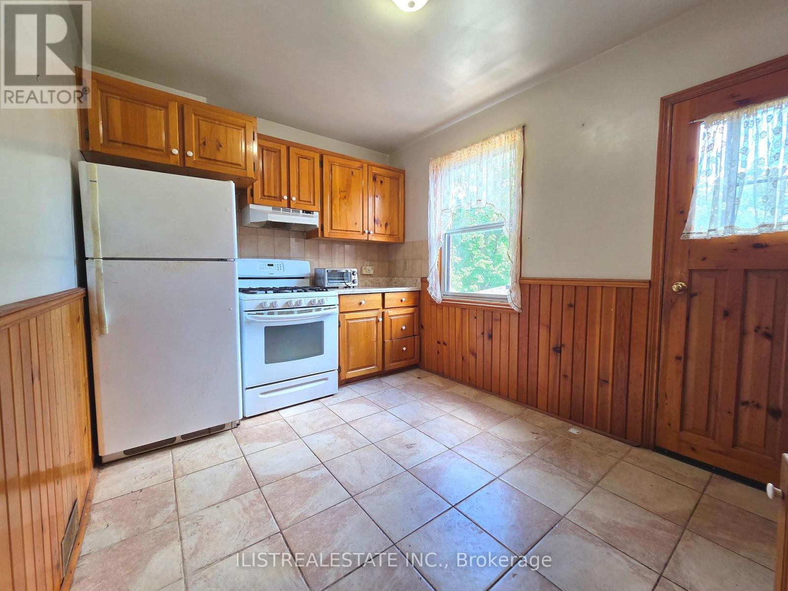 213 Blantyre Avenue Property Photo 7