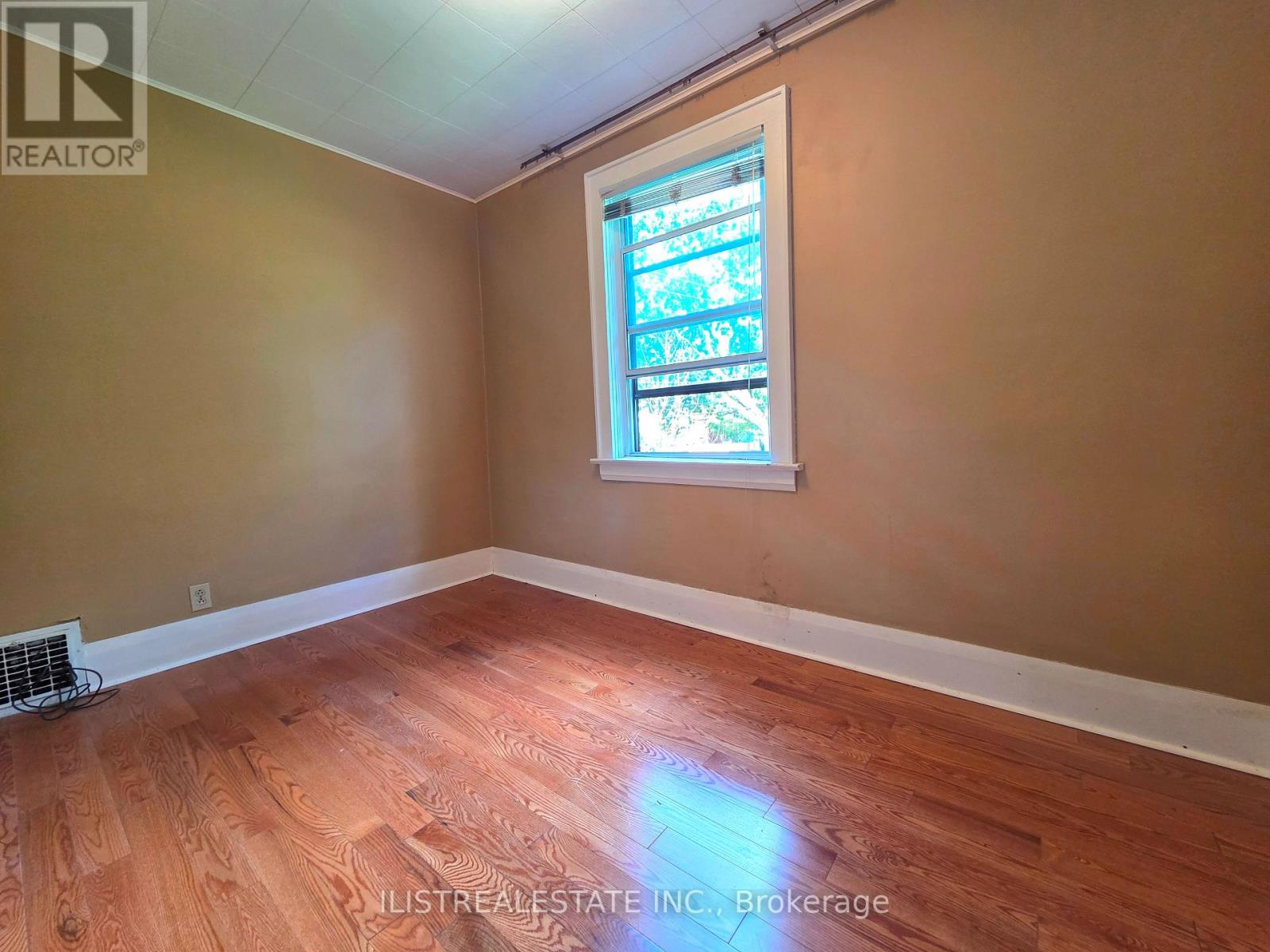 213 Blantyre Avenue Property Photo 9