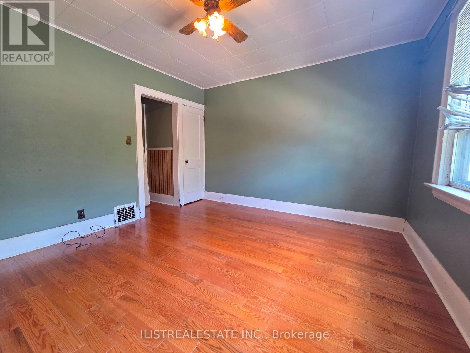 213 Blantyre Avenue Property Photo 12