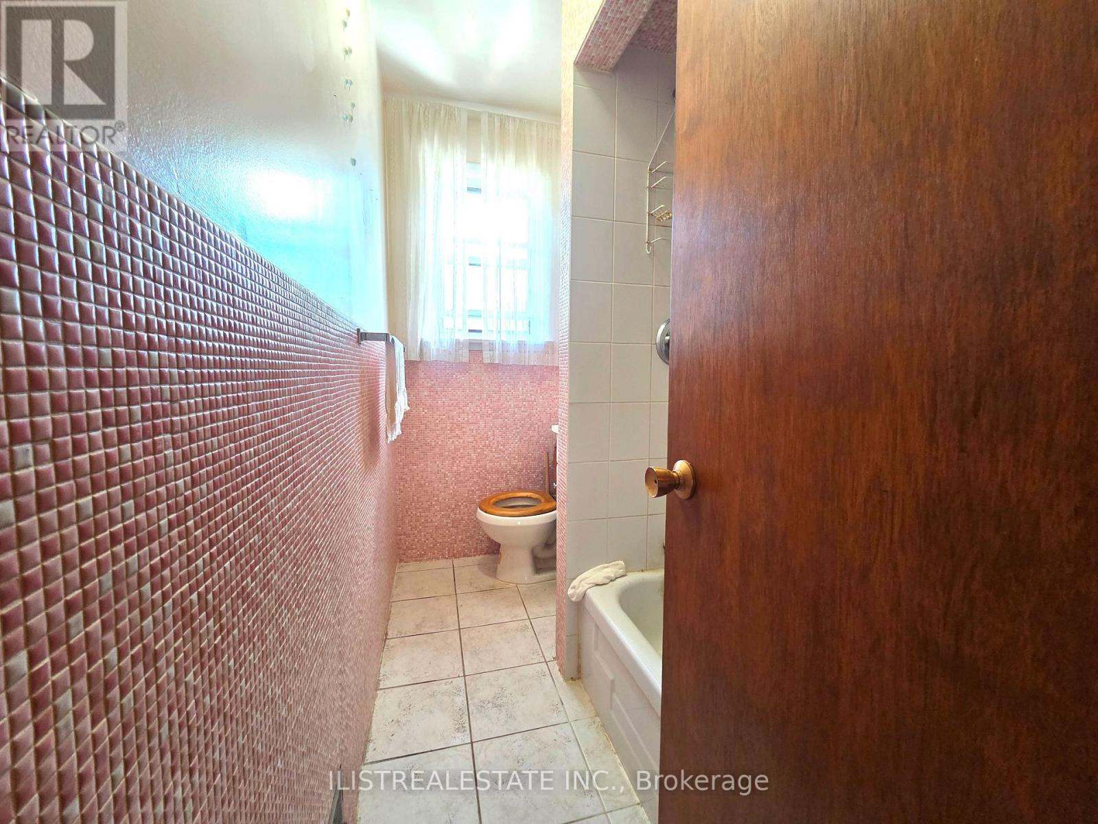 213 Blantyre Avenue Property Photo 14