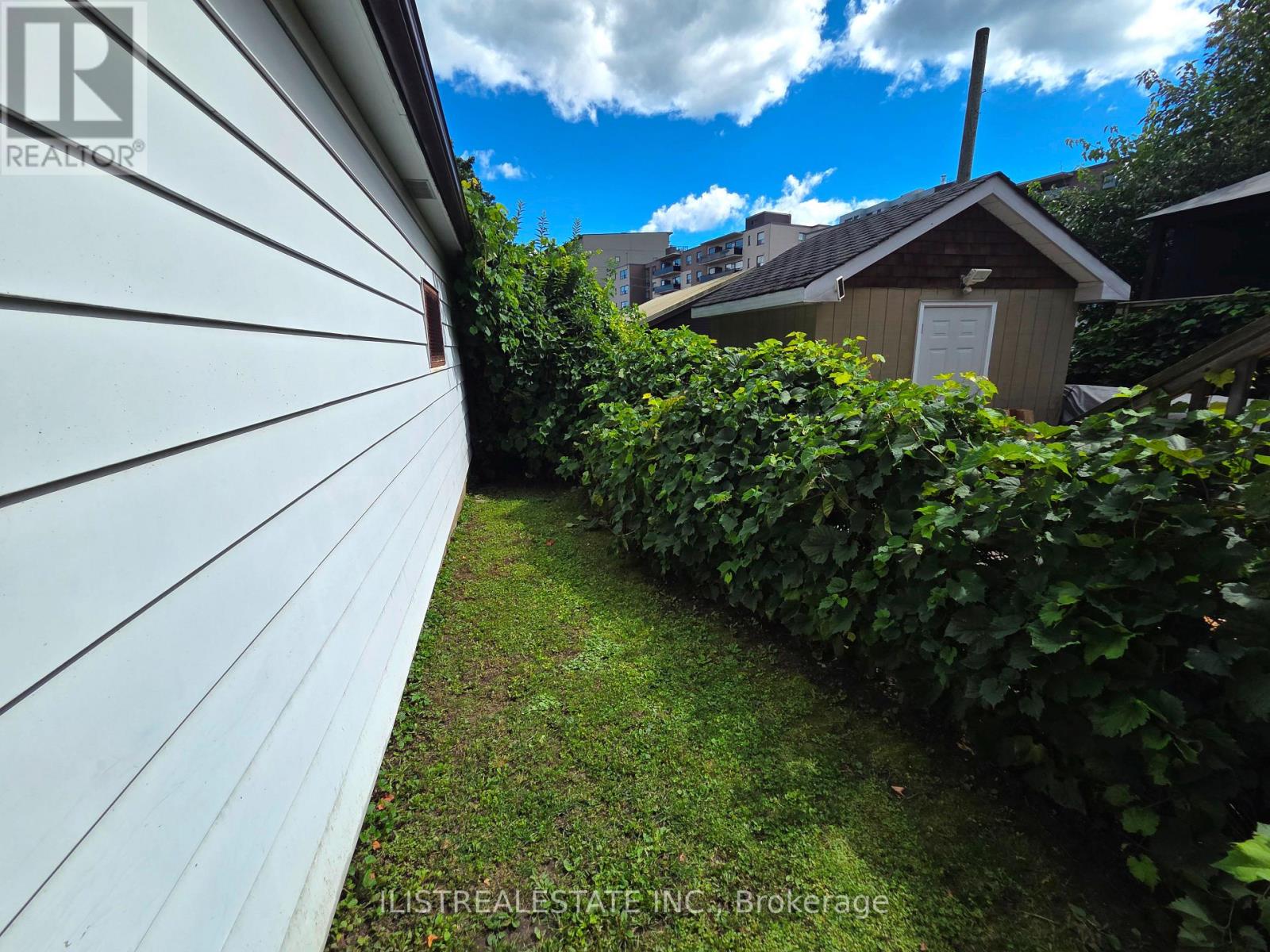 213 Blantyre Avenue Property Photo 15