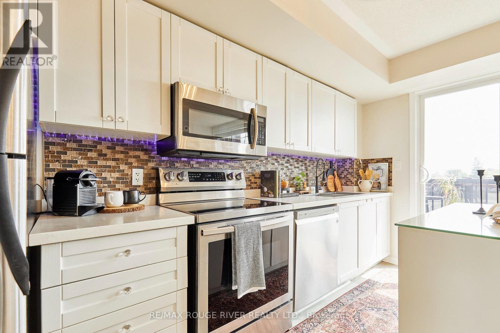312 - 25 Strangford Lane Property Photo 4
