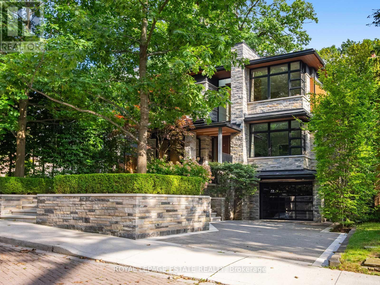 11 PINE CRESCENT