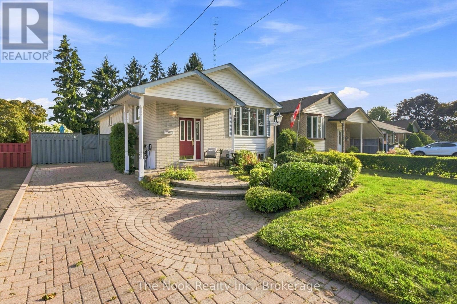 274 LABRADOR DRIVE
