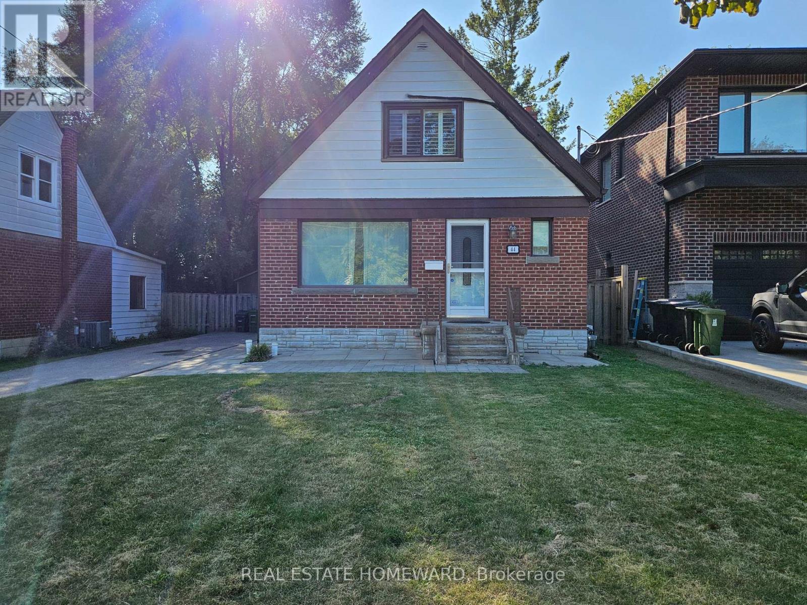 44 Harris Park Drive Property Photo 2