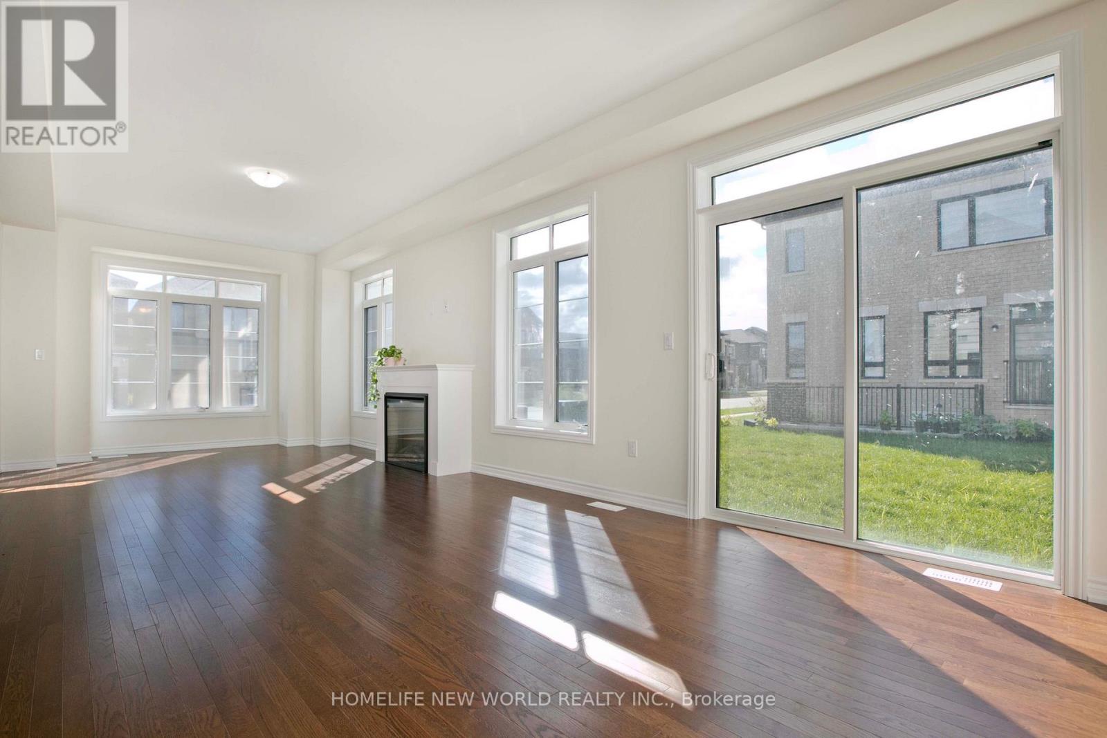 1864 Irish Moss Square Property Photo 5