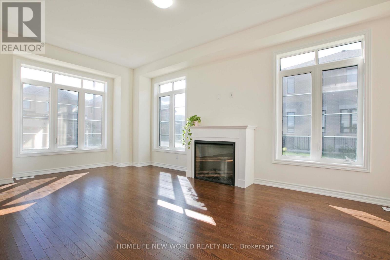 1864 Irish Moss Square Property Photo 6