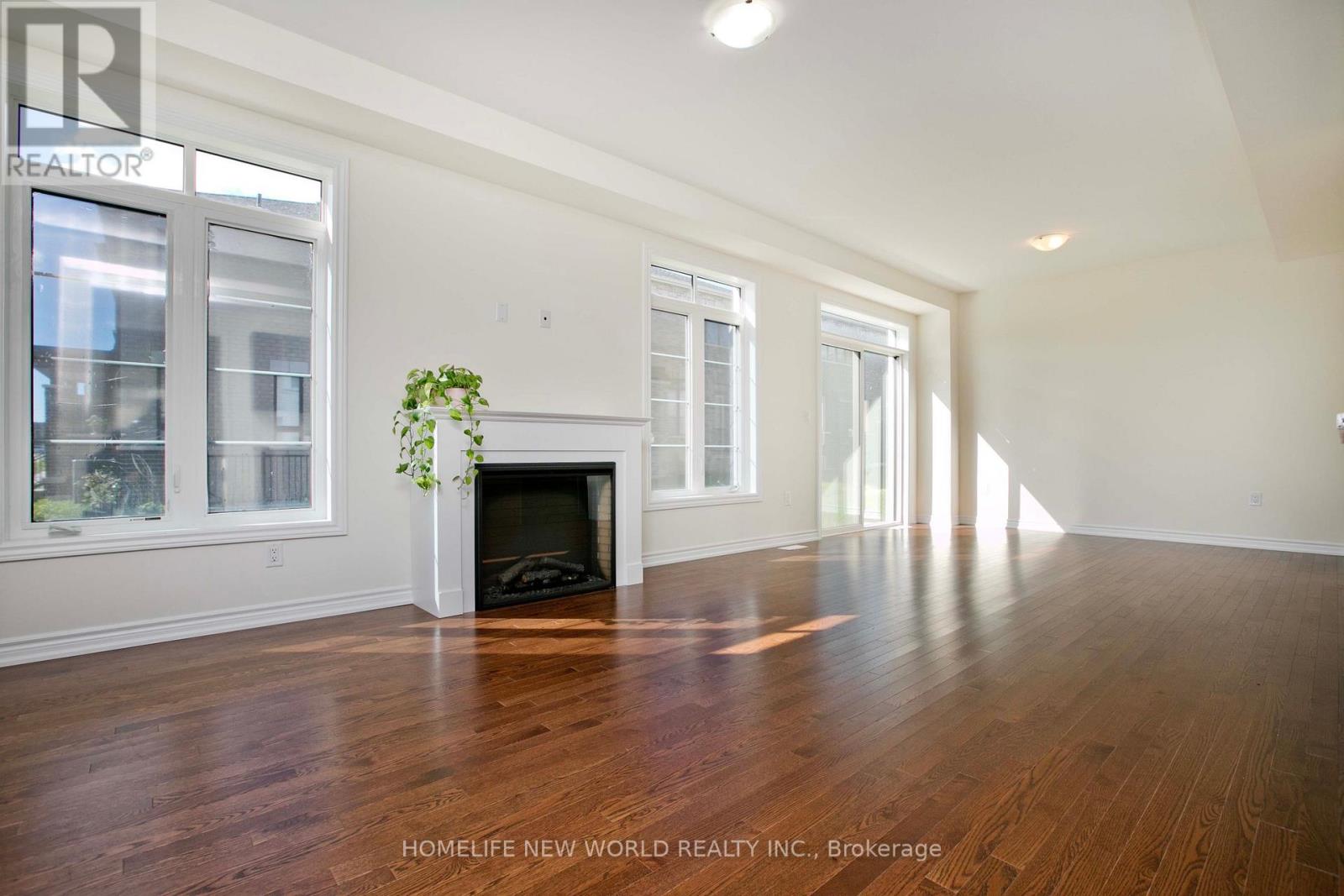 1864 Irish Moss Square Property Photo 7