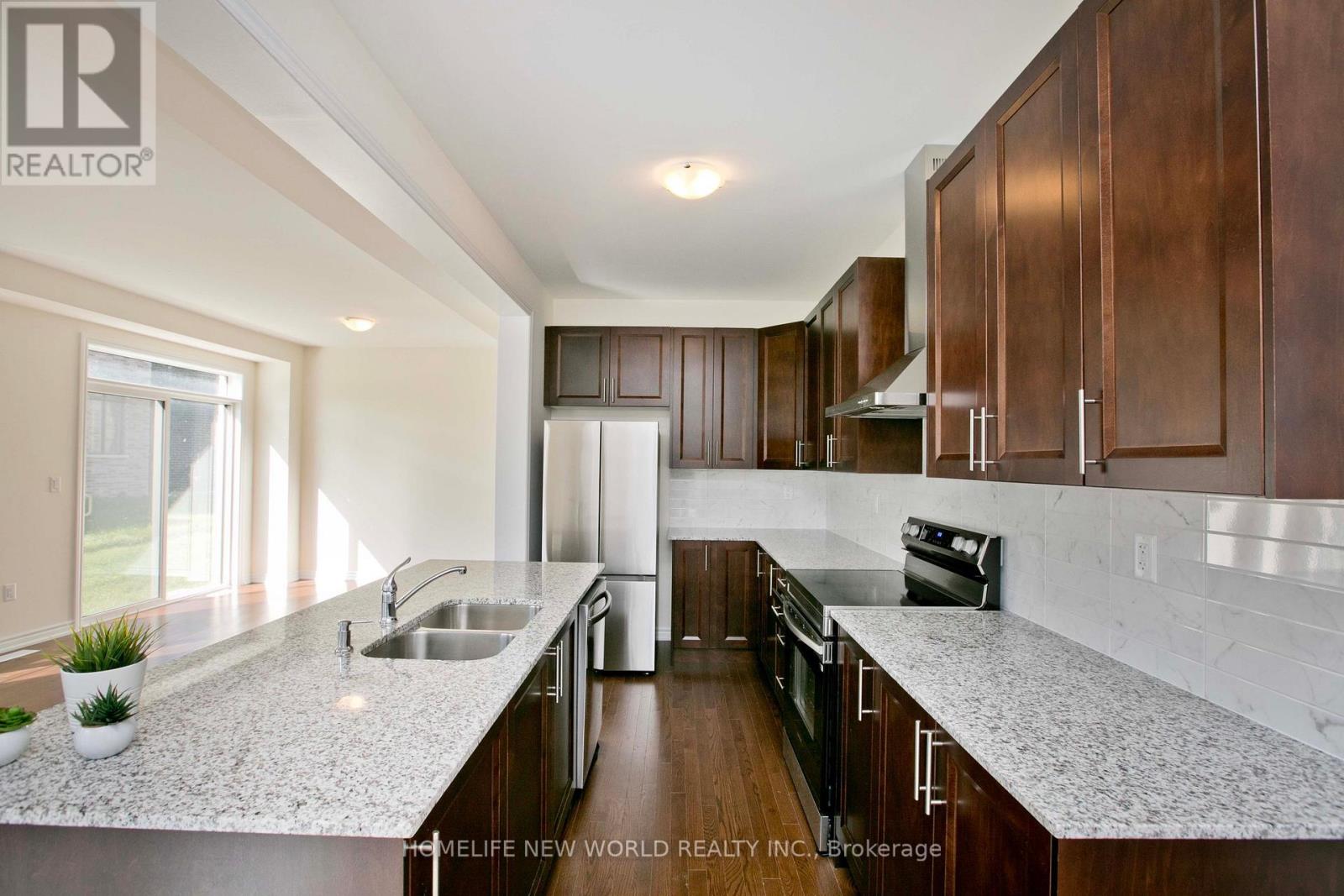 1864 Irish Moss Square Property Photo 8
