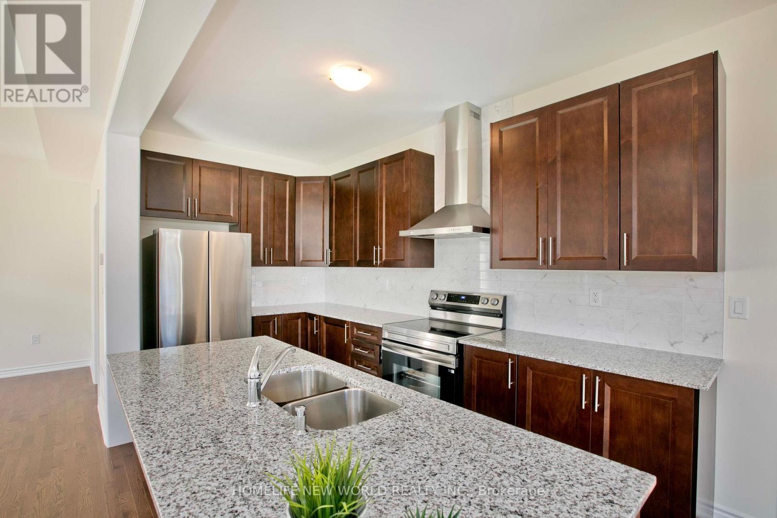 1864 Irish Moss Square Property Photo 9