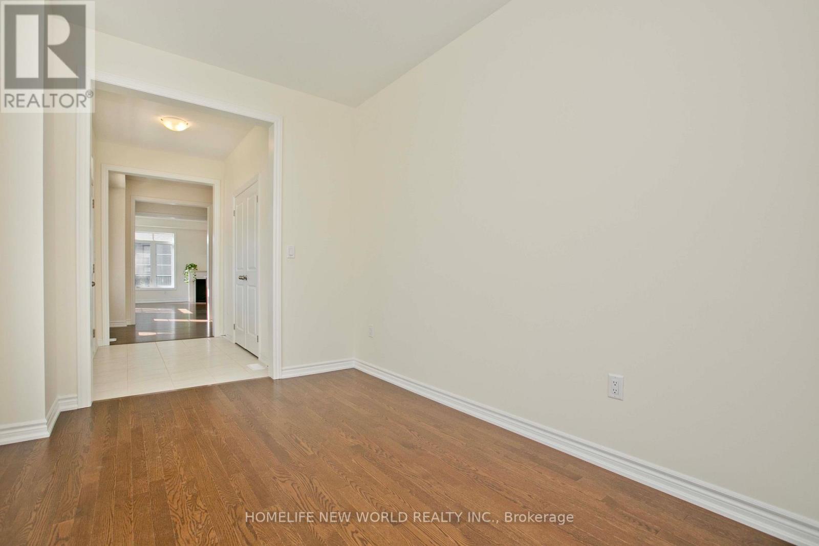 1864 Irish Moss Square Property Photo 10