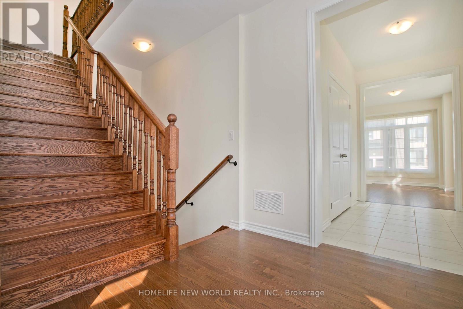 1864 Irish Moss Square Property Photo 12