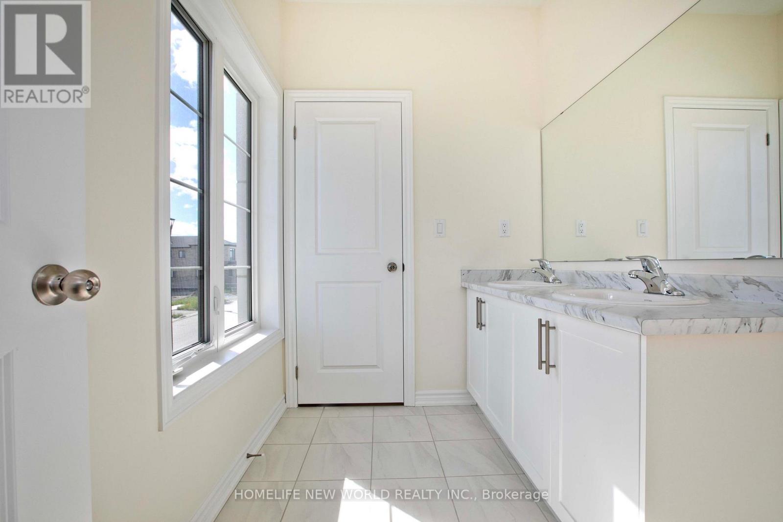 1864 Irish Moss Square Property Photo 21