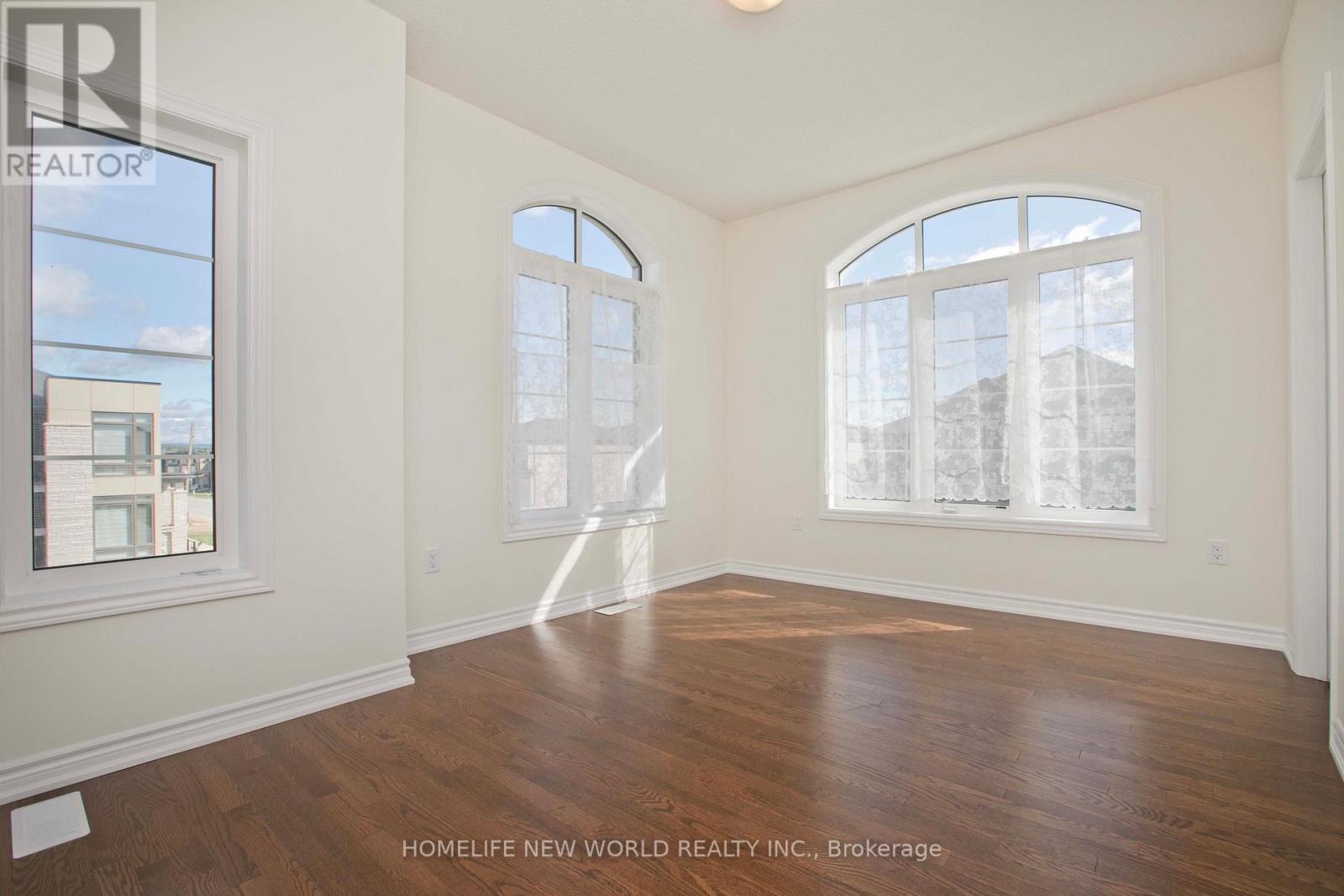 1864 Irish Moss Square Property Photo 24