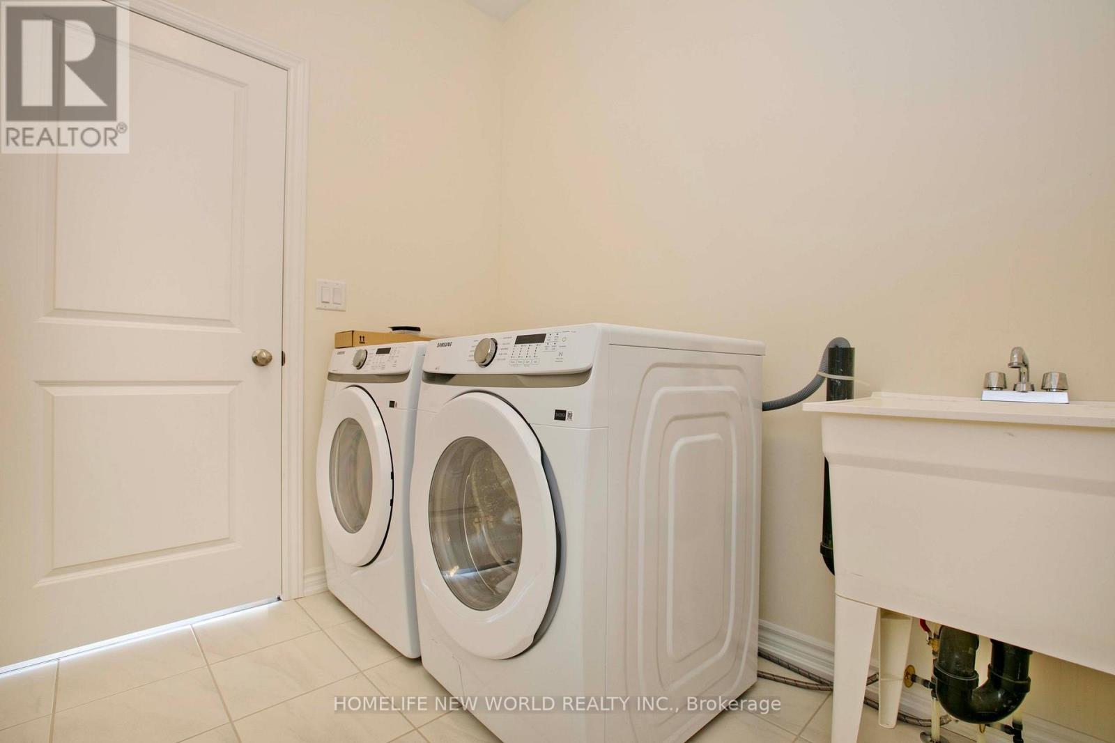1864 Irish Moss Square Property Photo 28