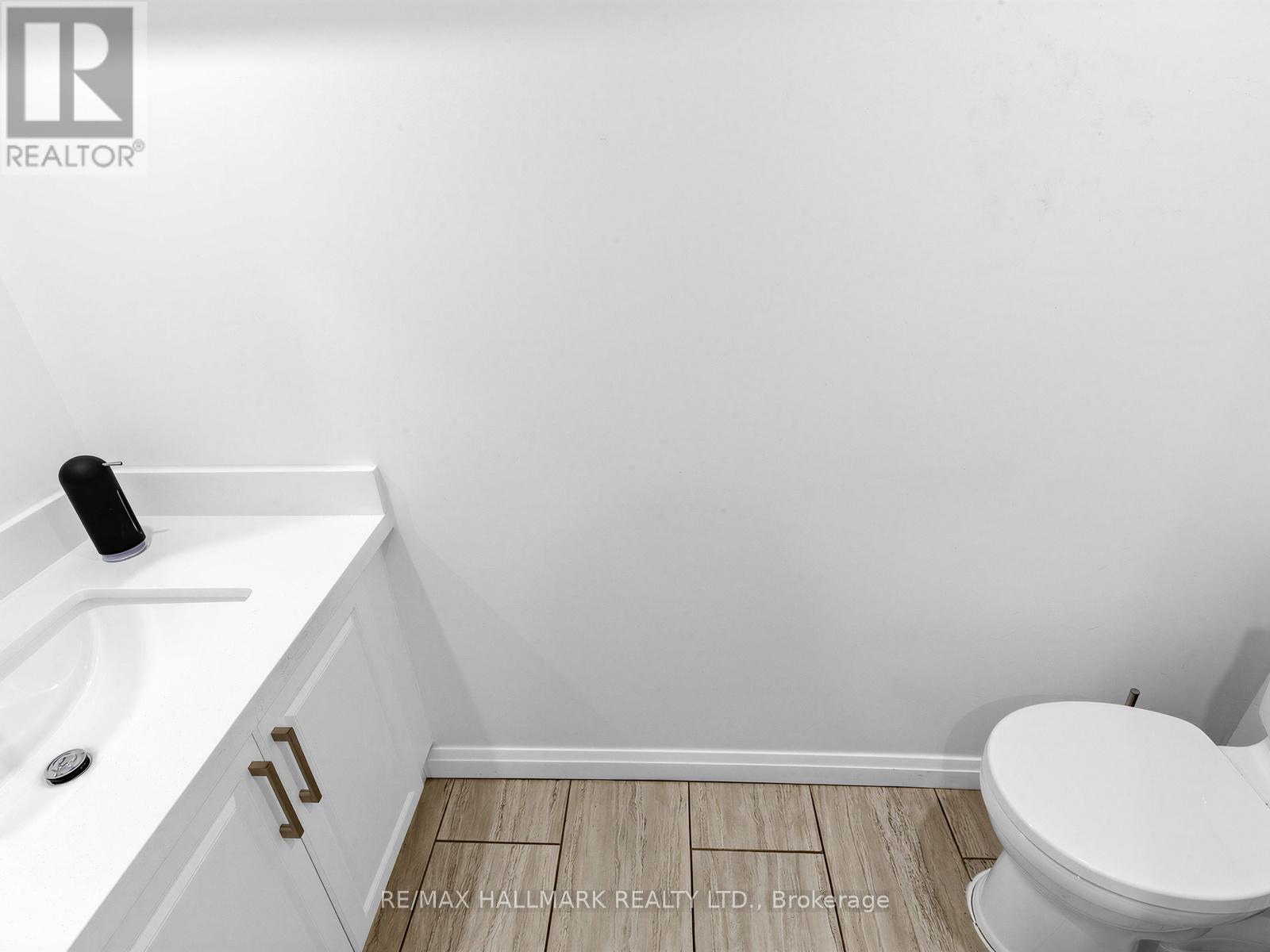 1924 Danforth Avenue Property Photo 32