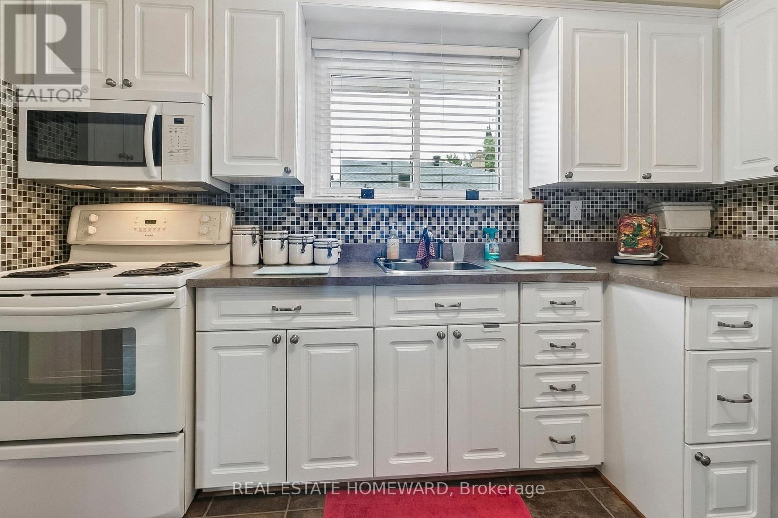 94 Rochman Boulevard Property Photo 11