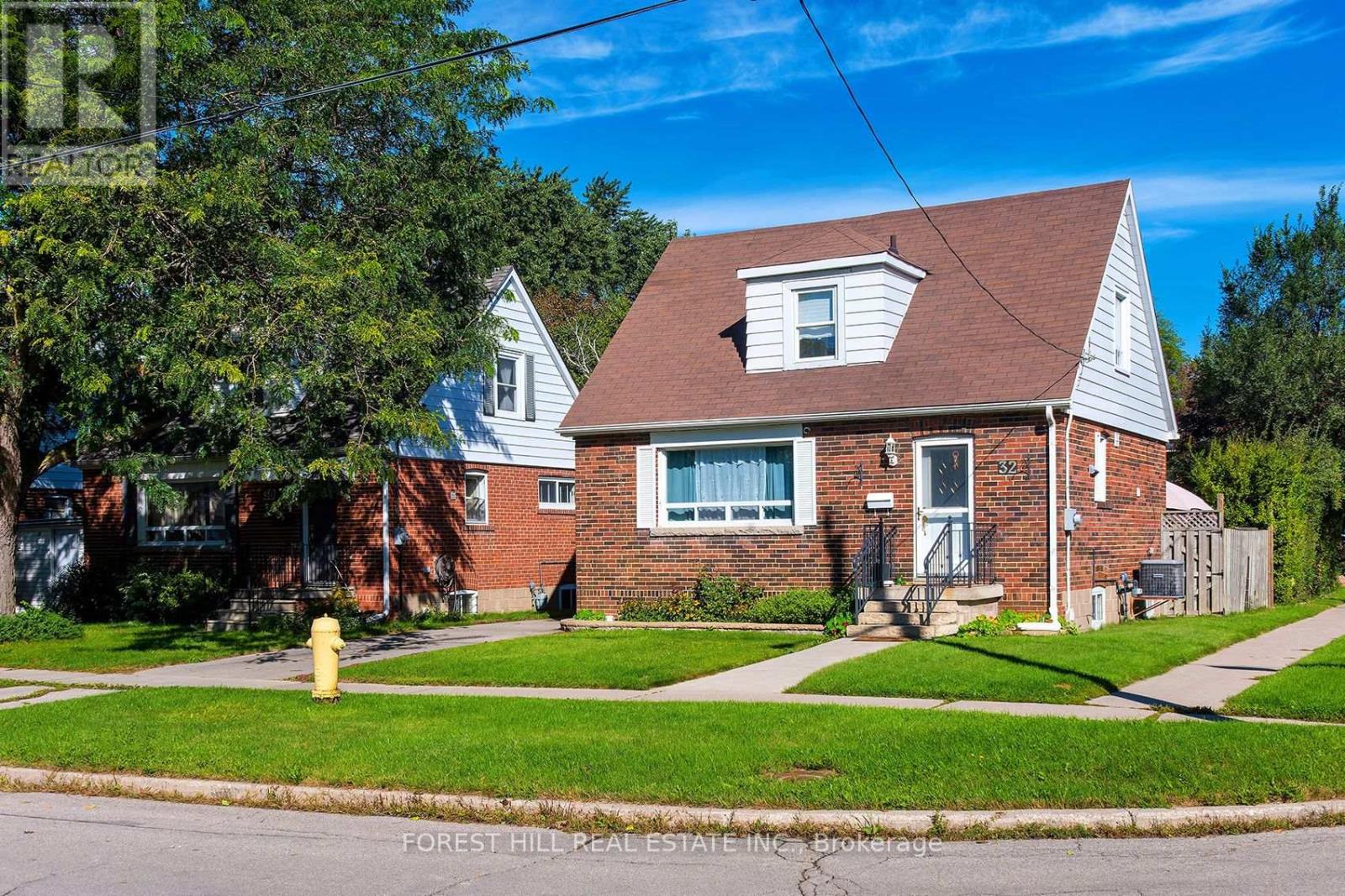 32 Stamford Square N Property Photo 2