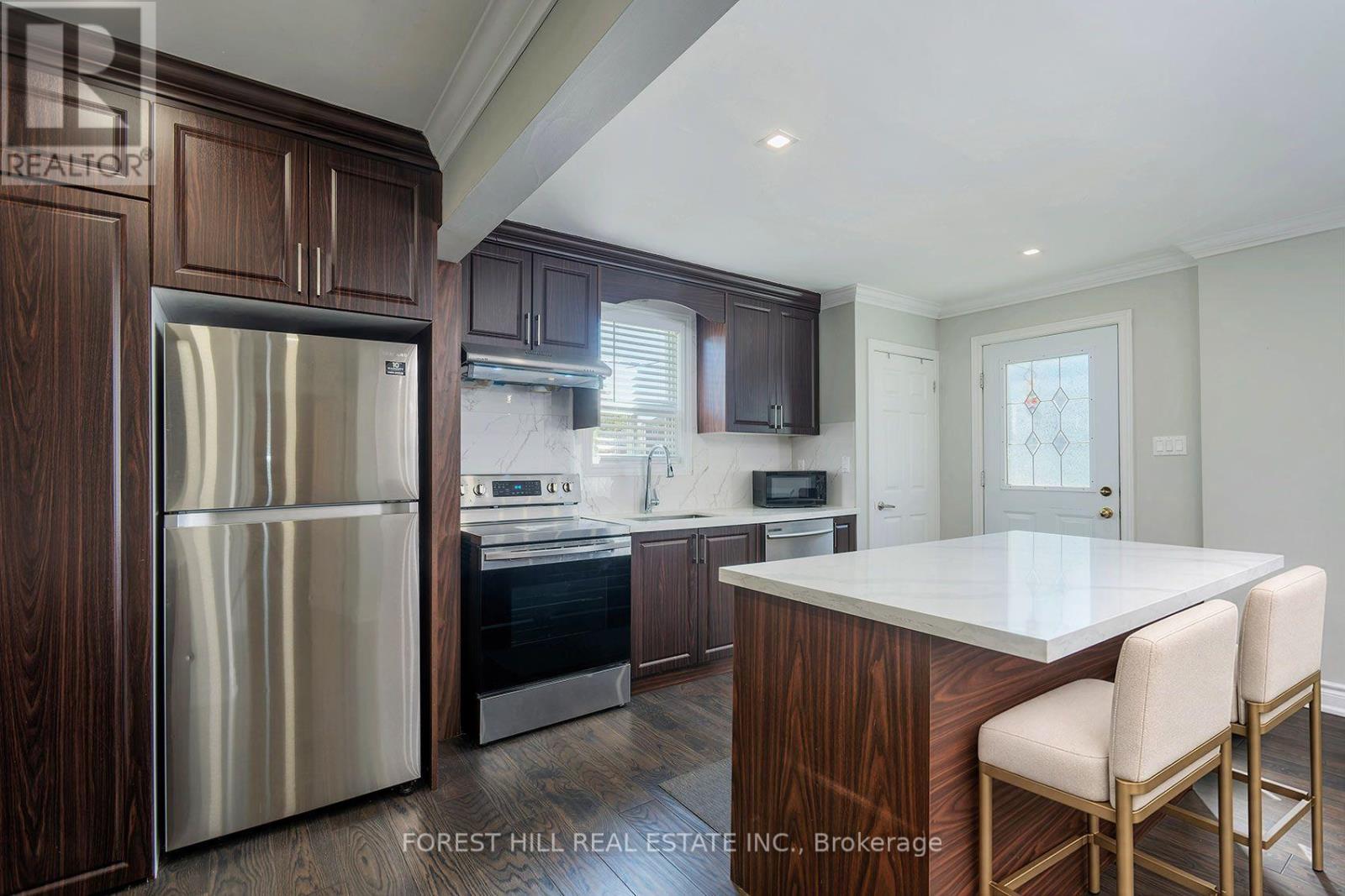 32 Stamford Square N Property Photo 9
