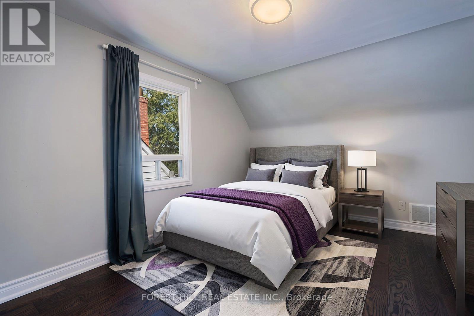 32 Stamford Square N Property Photo 11