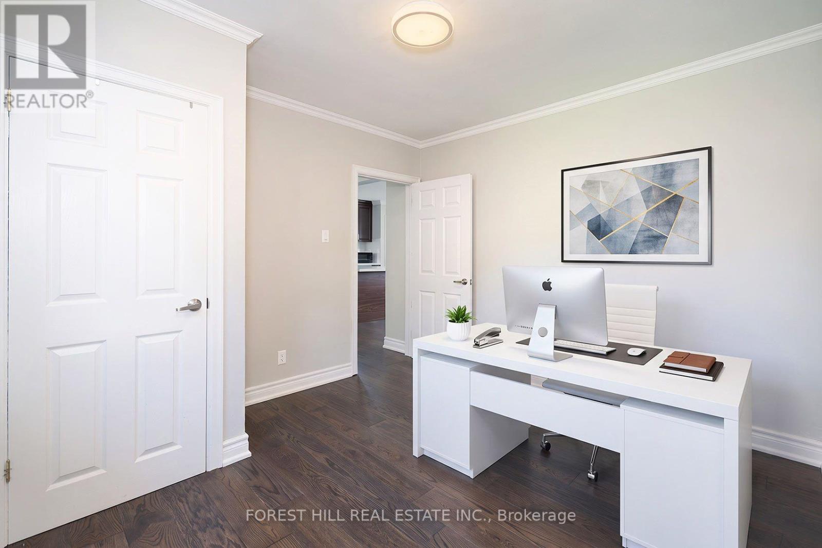 32 Stamford Square N Property Photo 19