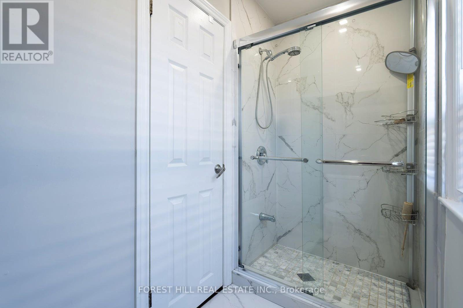 32 Stamford Square N Property Photo 20