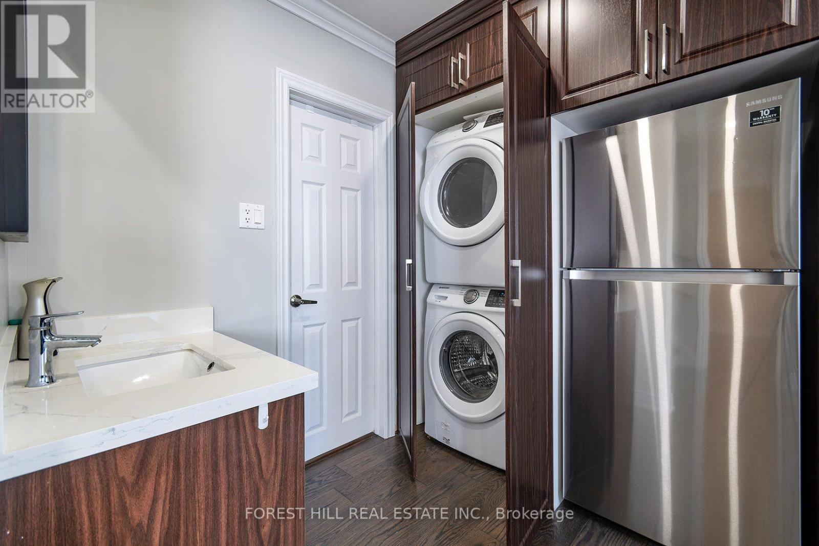 32 Stamford Square N Property Photo 22