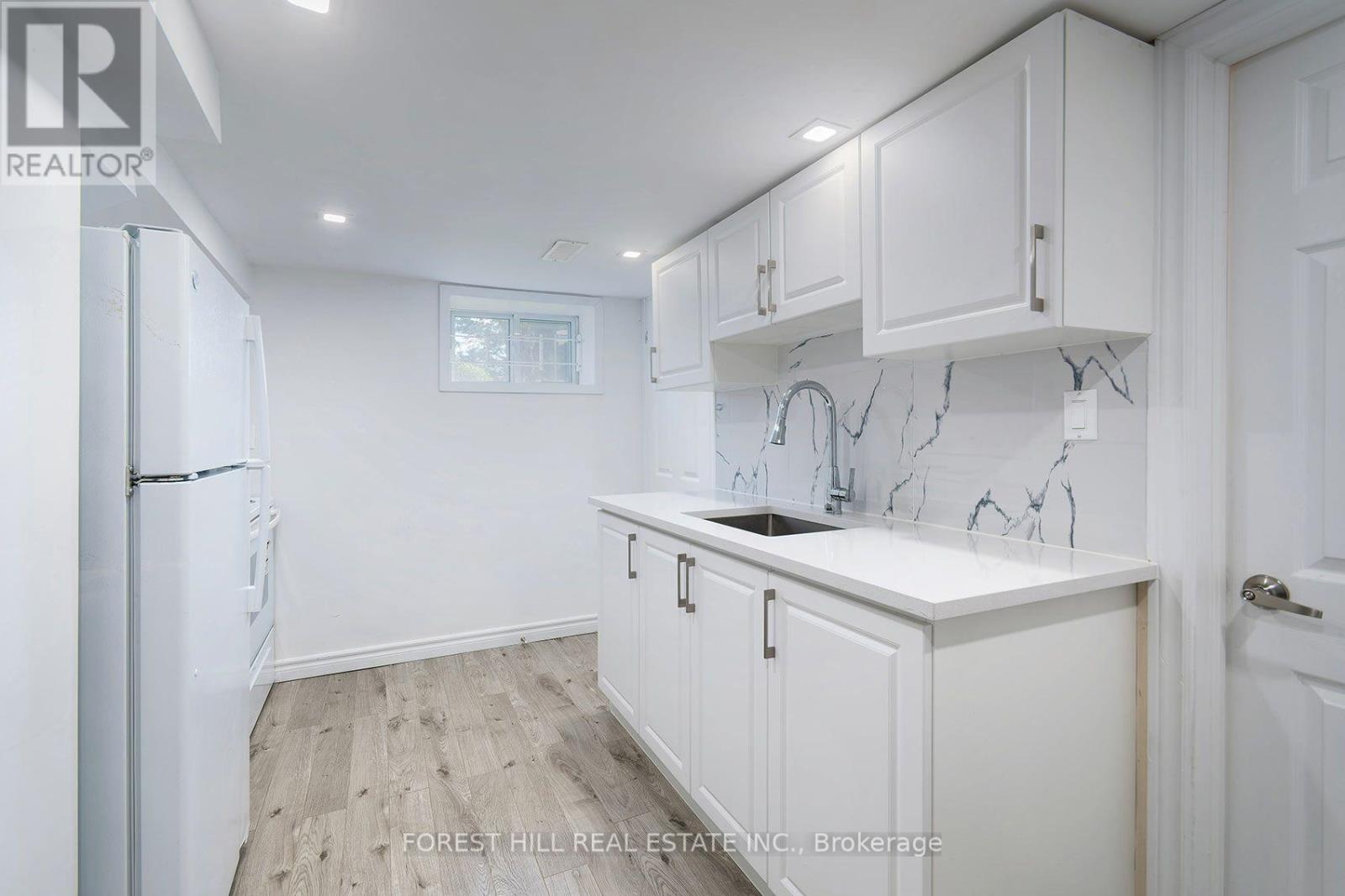 32 Stamford Square N Property Photo 25