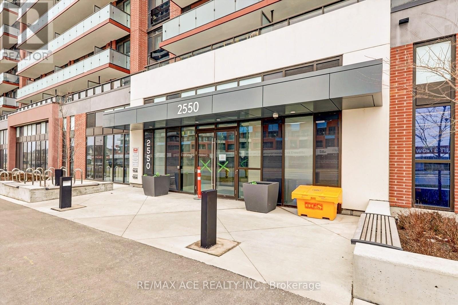 809 - 2550 Simcoe Street N Property Photo 5