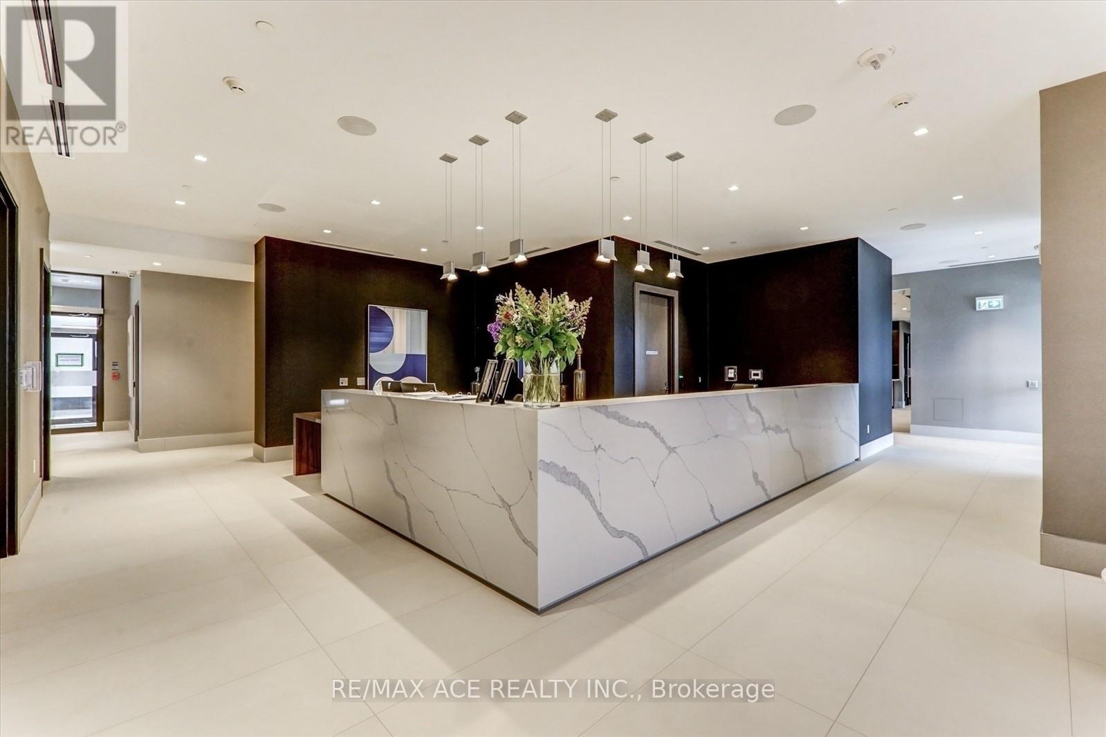 809 - 2550 Simcoe Street N Property Photo 6