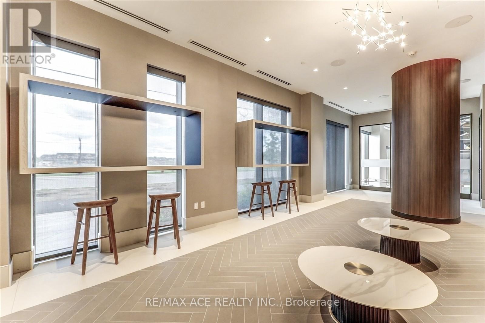 809 - 2550 Simcoe Street N Property Photo 8