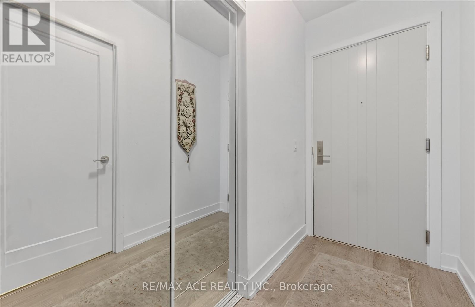 809 - 2550 Simcoe Street N Property Photo 13
