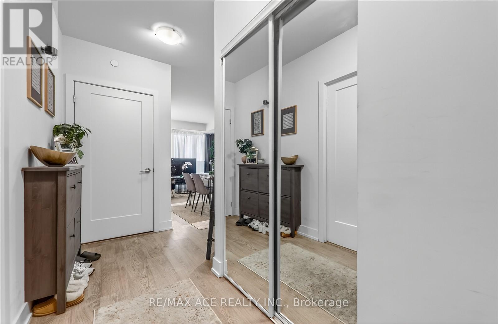 809 - 2550 Simcoe Street N Property Photo 14
