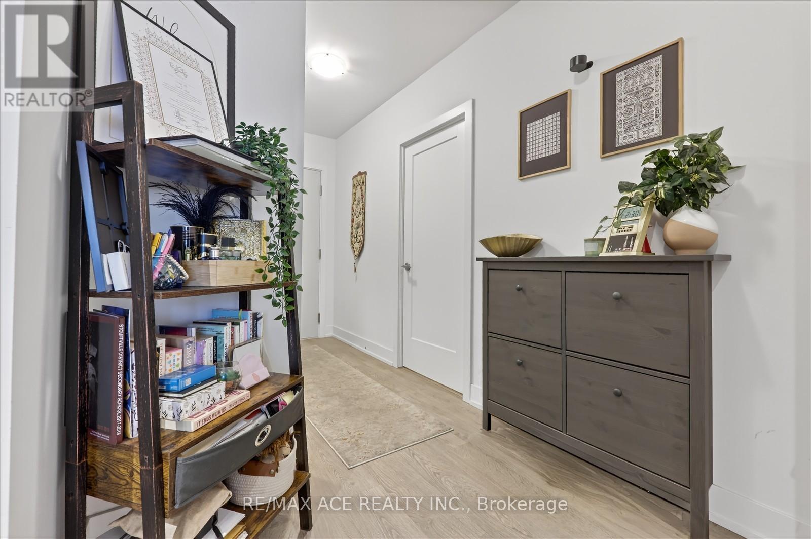 809 - 2550 Simcoe Street N Property Photo 16