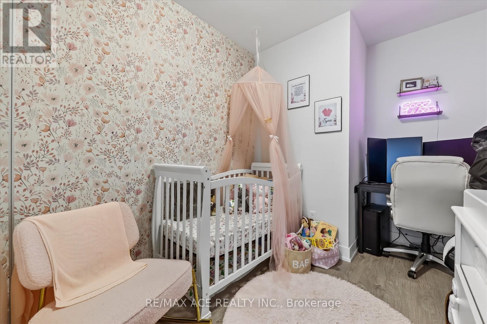 809 - 2550 Simcoe Street N Property Photo 17