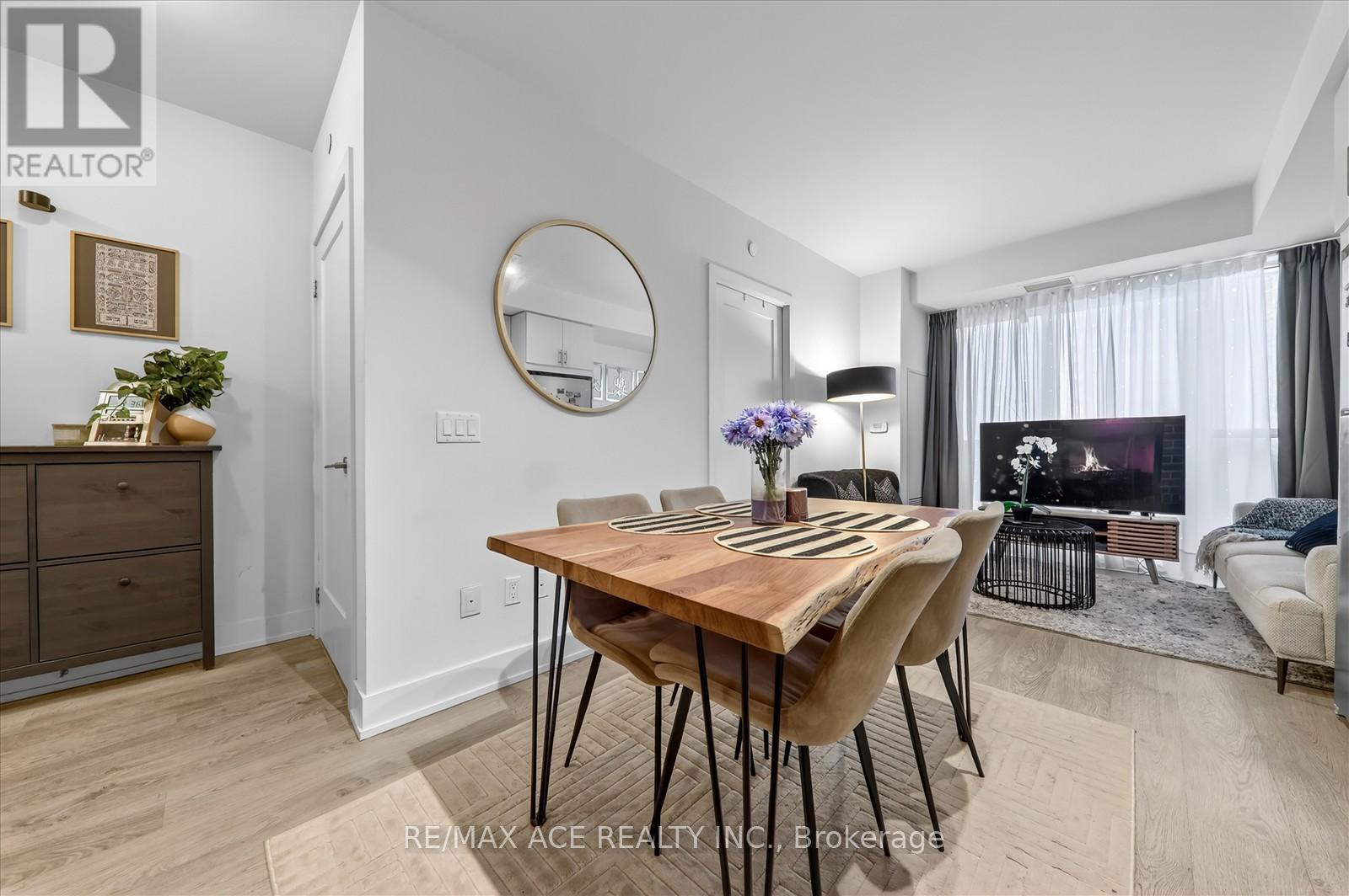 809 - 2550 Simcoe Street N Property Photo 21