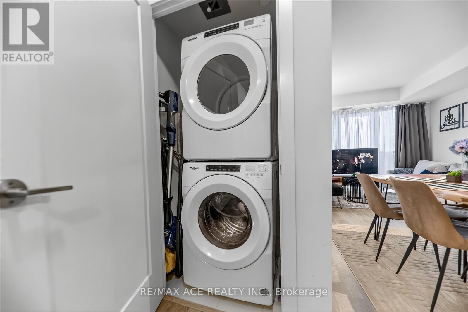 809 - 2550 Simcoe Street N Property Photo 29
