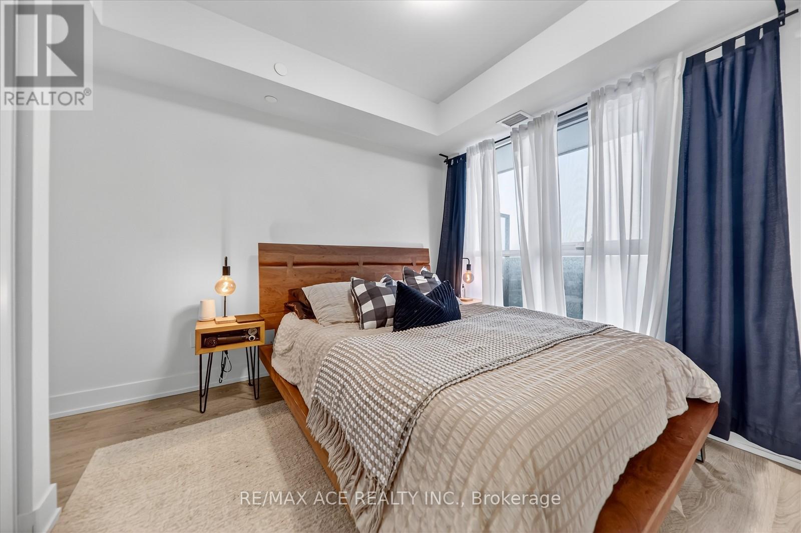 809 - 2550 Simcoe Street N Property Photo 30