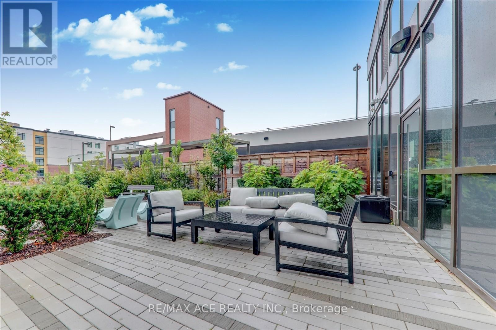 809 - 2550 Simcoe Street N Property Photo 35