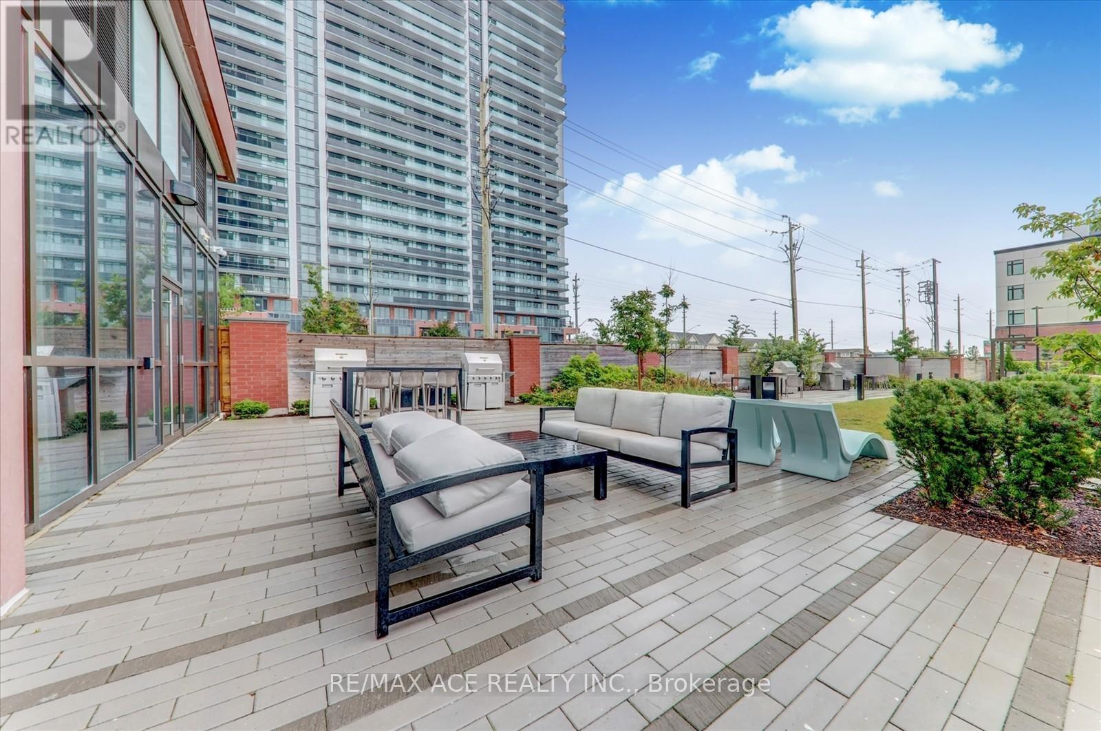 809 - 2550 Simcoe Street N Property Photo 36