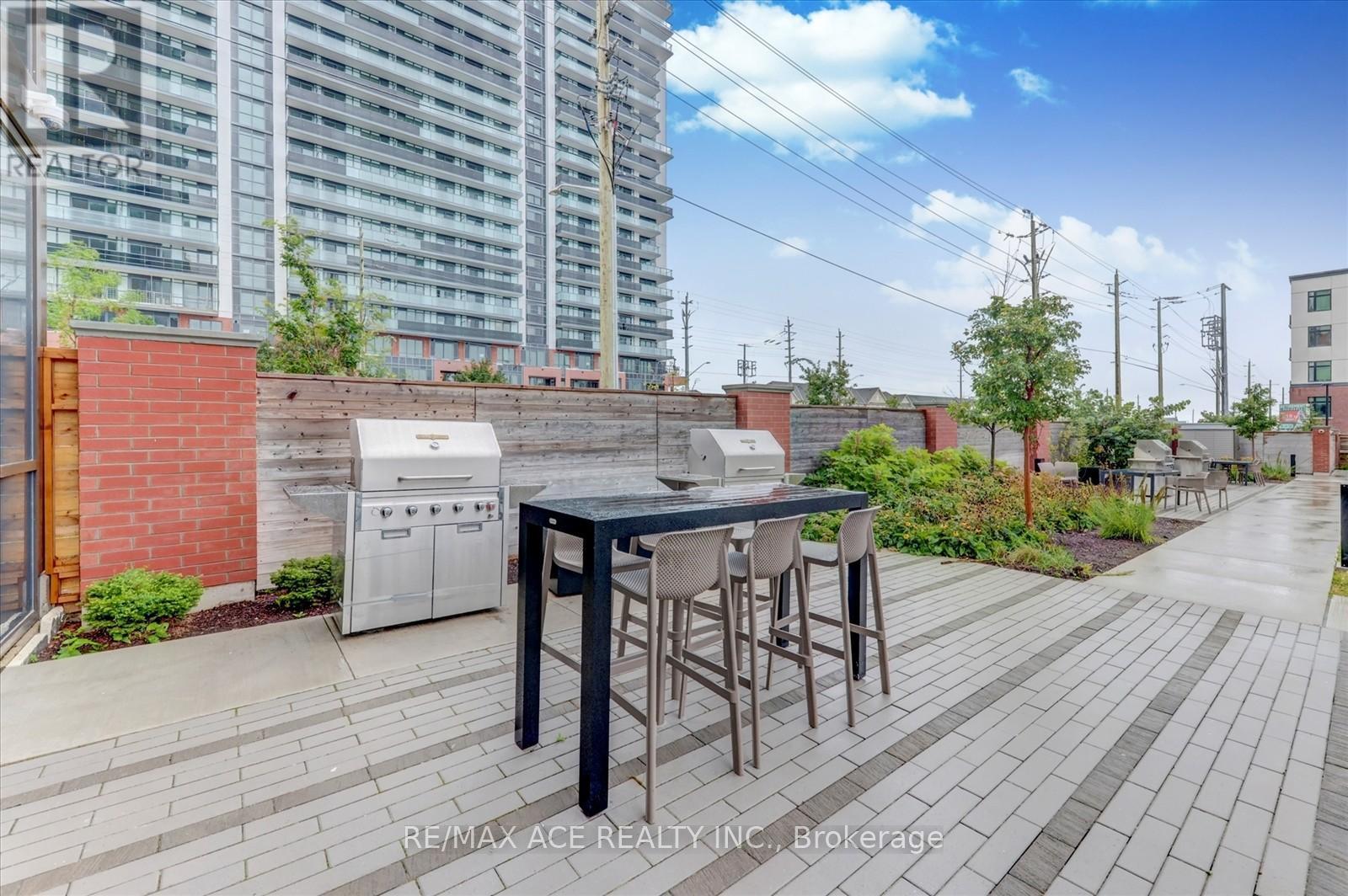 809 - 2550 Simcoe Street N Property Photo 37