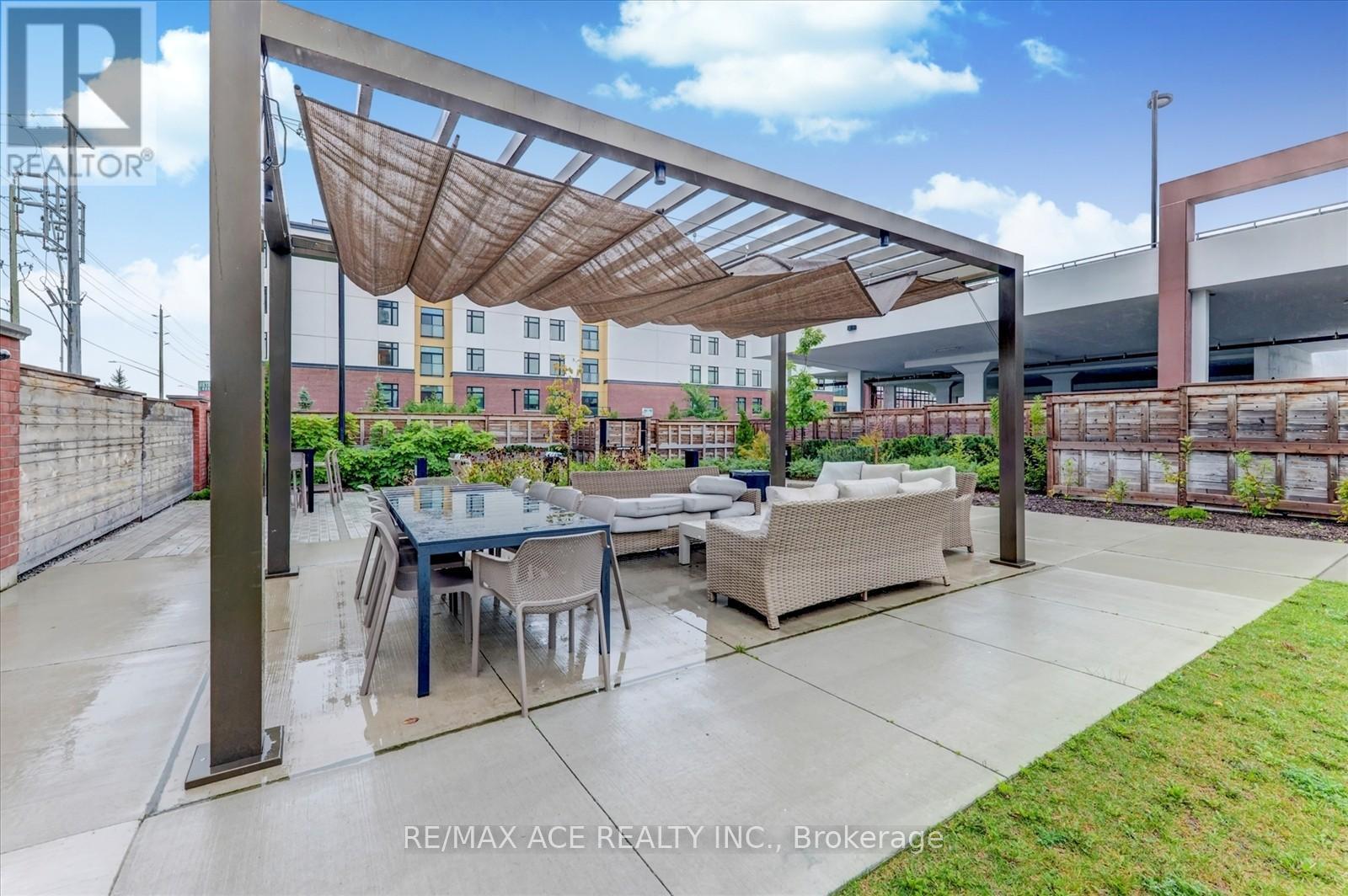809 - 2550 Simcoe Street N Property Photo 39