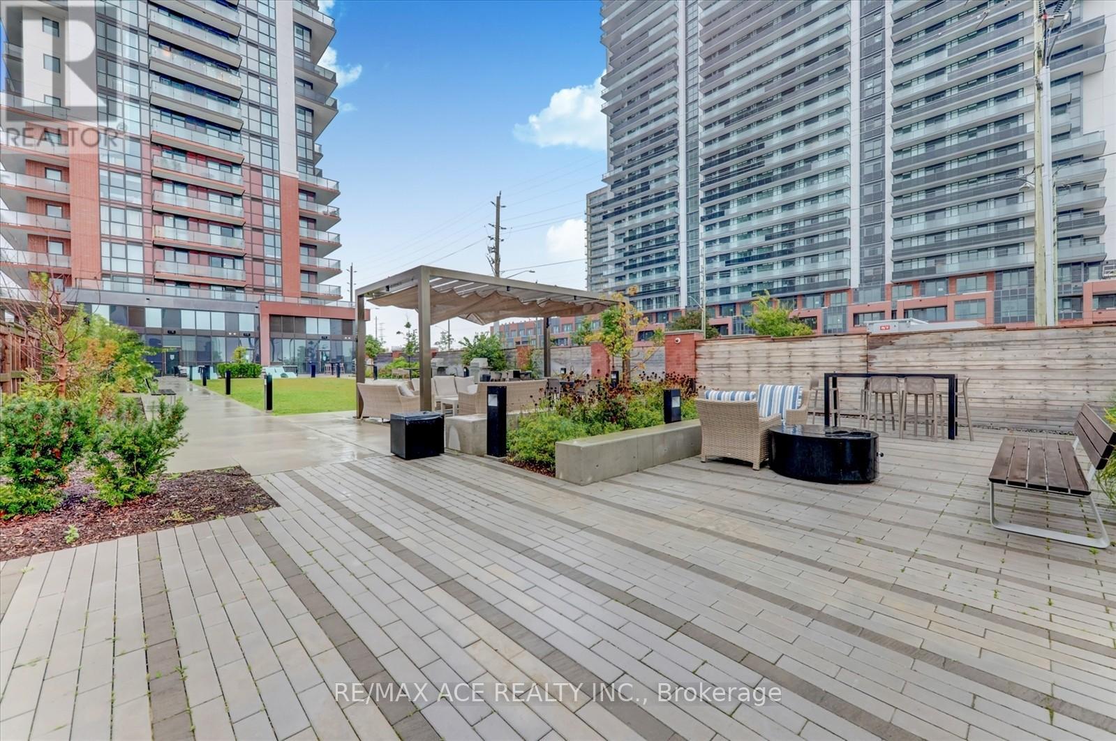 809 - 2550 Simcoe Street N Property Photo 40