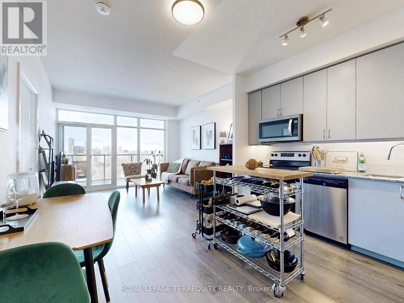 1110 - 3220 Sheppard Avenue E Property Photo 9