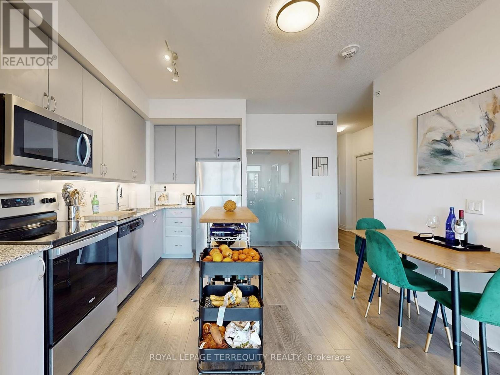 1110 - 3220 Sheppard Avenue E Property Photo 10