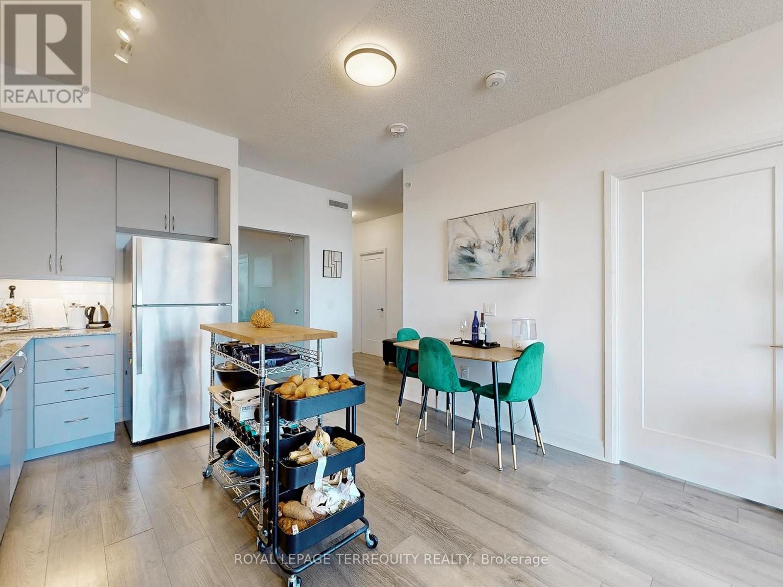 1110 - 3220 Sheppard Avenue E Property Photo 11